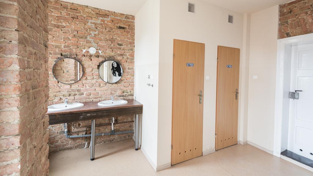 Hostel Awangarda Poznań Exteriör bild
